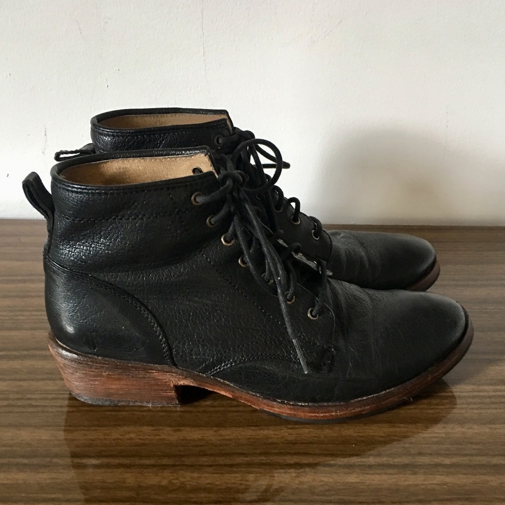 Frye Carson Lace Up W7.5